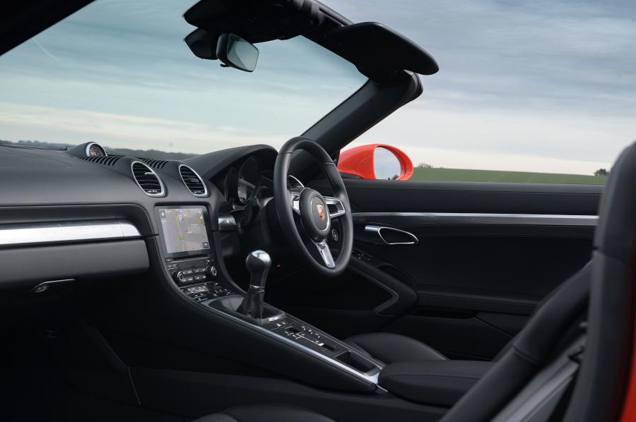  Porsche 718 Boxster S 2016 года  (UK) (фото 27 из 29)